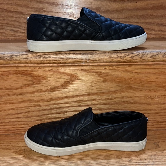 Steve Madden Ecentrcq Womens 9 Black Quilted Slip On Round Toe Sneaker Flats - Picture 6 of 9